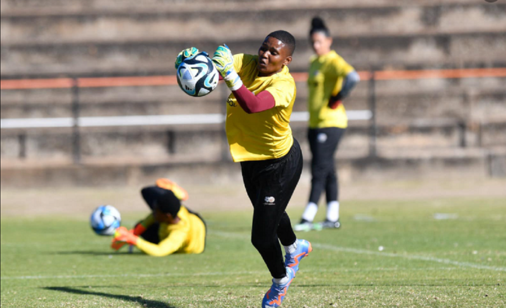 Andile Dlamini noma Kaylin Swaart: amehlo athe njo ku-Ellis