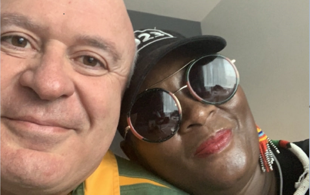 UMamaJoy umoyizelisa usha amashushu ngesoka laseFrance