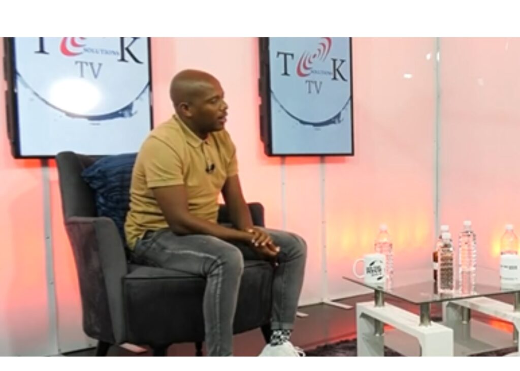 UMabe uncoma ukuvuleleka kukaKhoza, kodwa yena uyamsaba