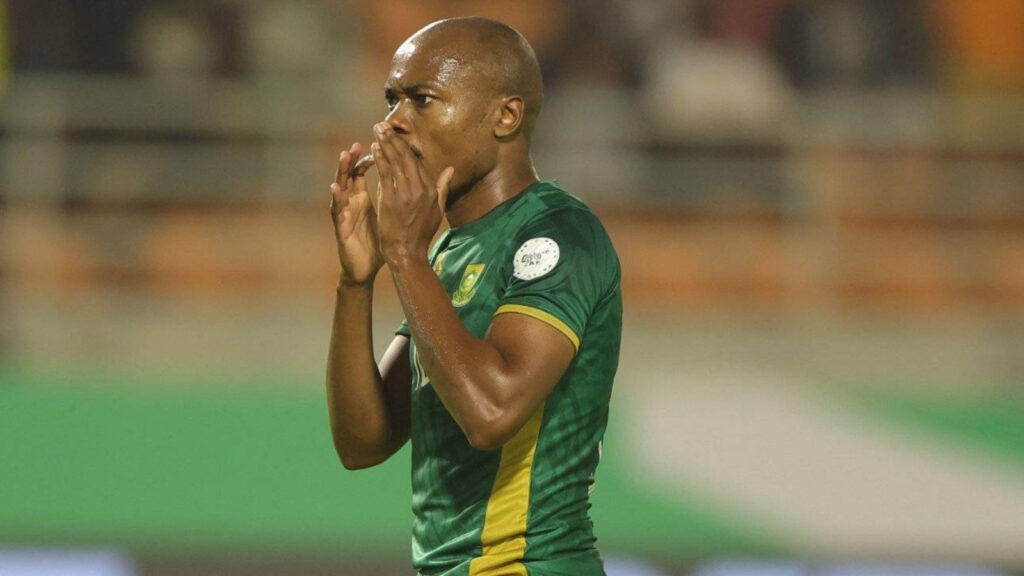 UPercy Tau uvuleleke ngokushweba iphenathi - waxolisa