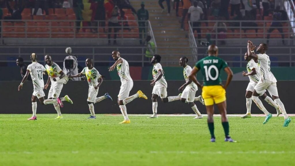 Kusale kancane asole uPercy Tau uBroos kushaywa iBafana