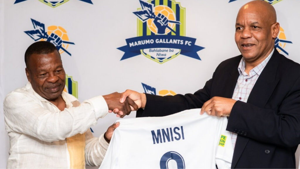 ‘Kuyamlungela’ uSinky Mnisi ecaleni lakhe neMarumo