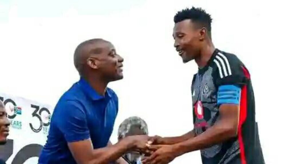 Wanqatshelwa ‘unina’ uSangweni ukuya kwiChiefs